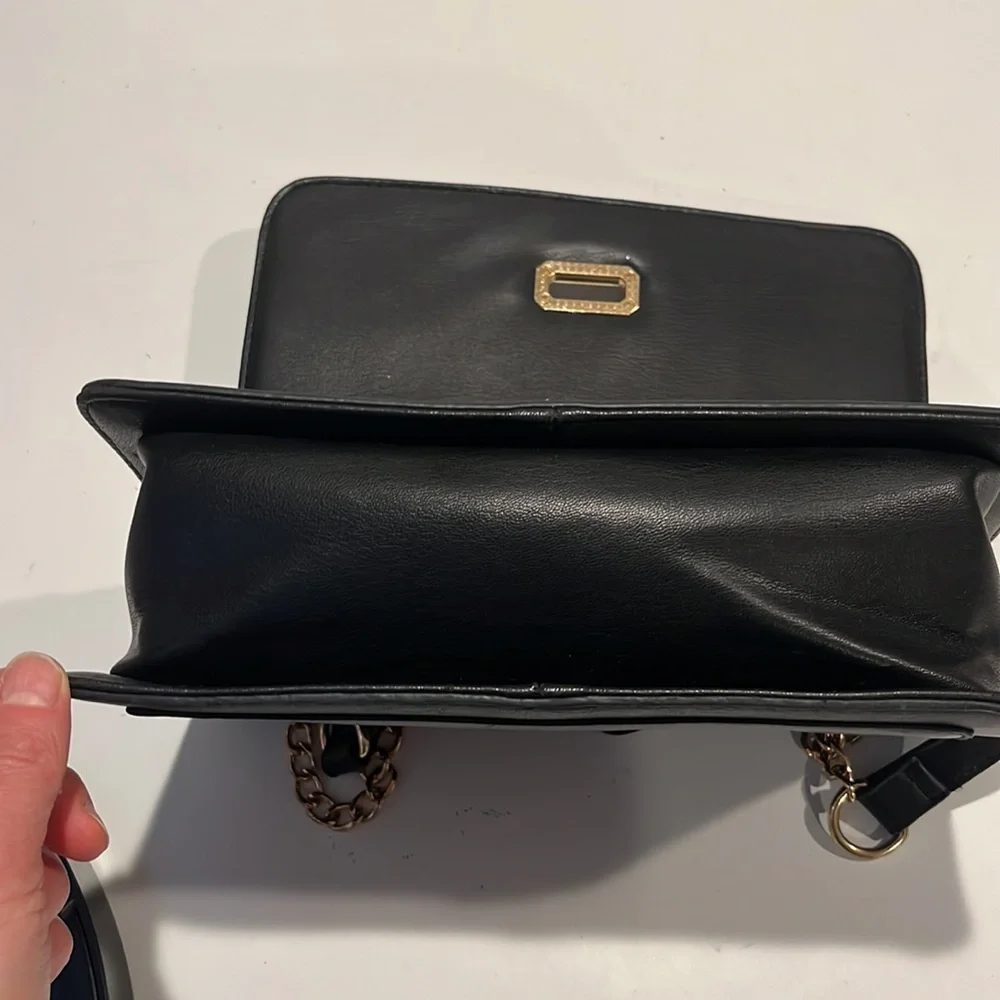 Badgley Mischka vegan medium quilted faux leather crossbody‎ bag Black & gold